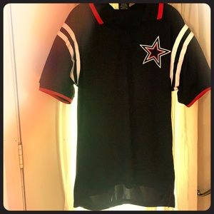 A short sleeve shirt